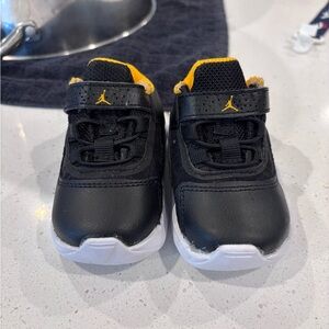 Jordan Kids Black and Yellow Sneakers